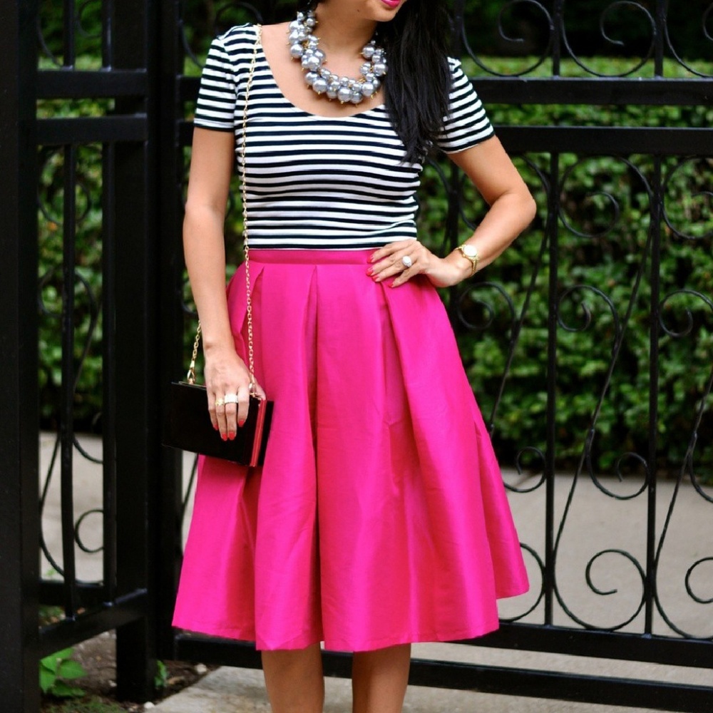 1 left! 🎉HP X2🎉 Pink pleated midi skirt - Picture 2 of 3